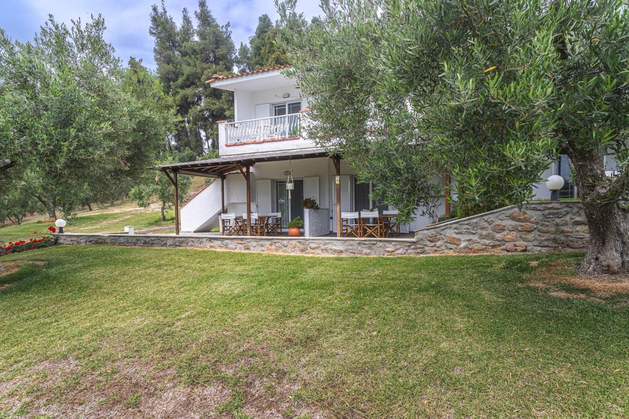 Mola Kalyva Suites *