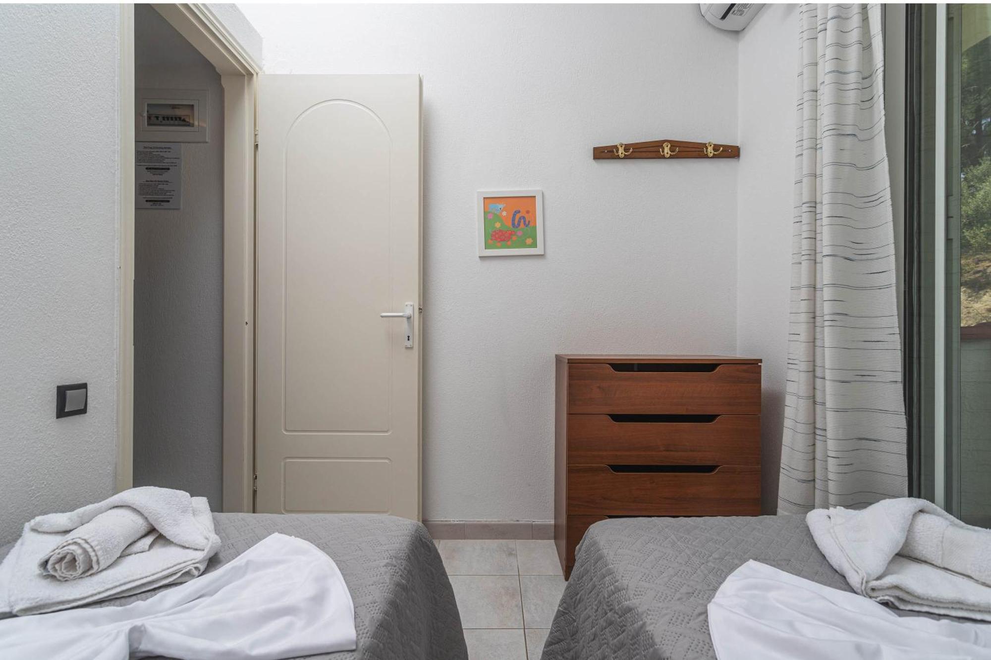 Mola Kalyva Suites *