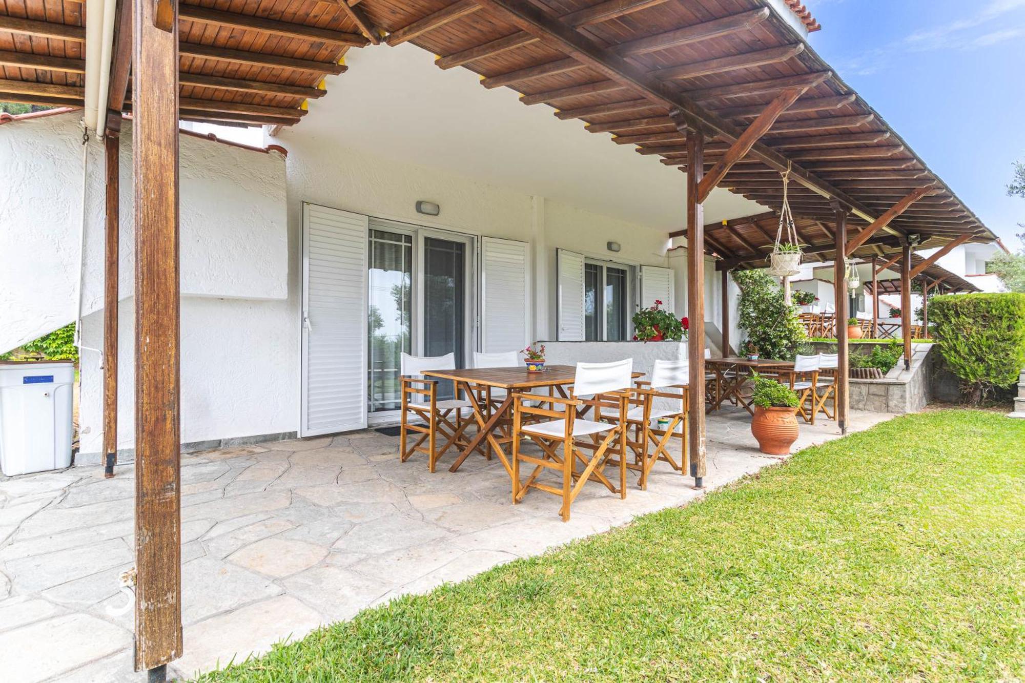 Mola Kalyva Suites *